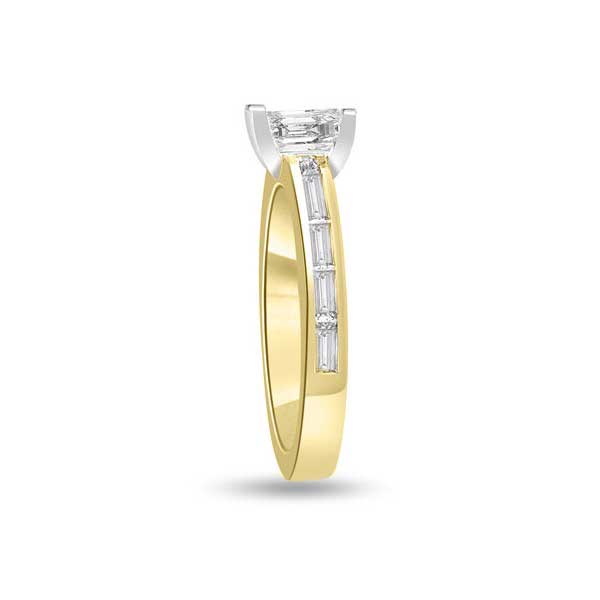 Anello di fidanzamento solitario composto con diamanti sul gambo in Oro Giallo 18ct - R187