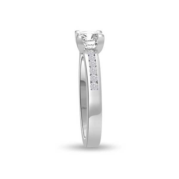 Anello di fidanzamento solitario composto con diamanti sul gambo in Platino - R196