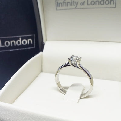 Solitaire Diamond Engagement 18ct White Gold - R300