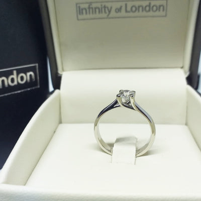 Solitaire Diamond Engagement 18ct White Gold - R300