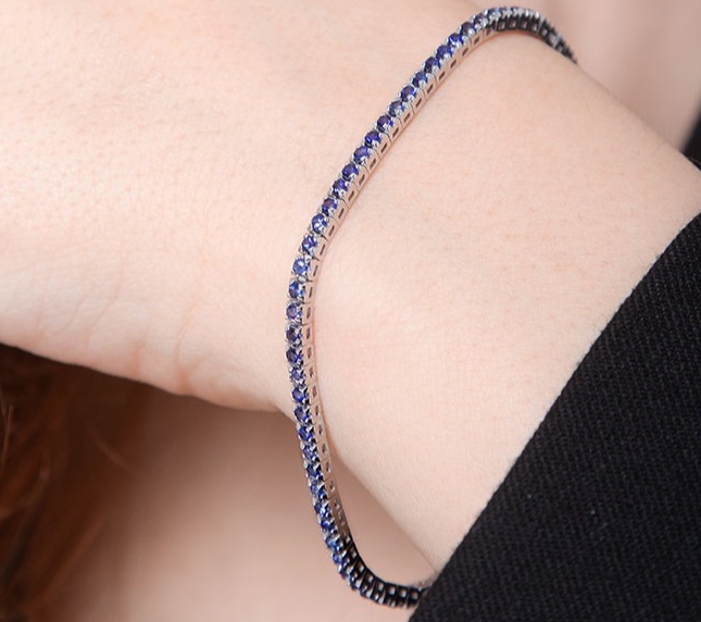 Bracciale Tennis in Oro Bianco 18ct con Zaffiri Blu da